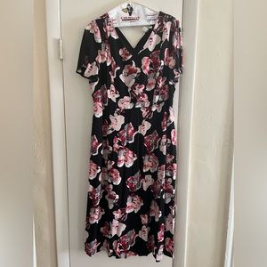 Beautiful and flattering dress!